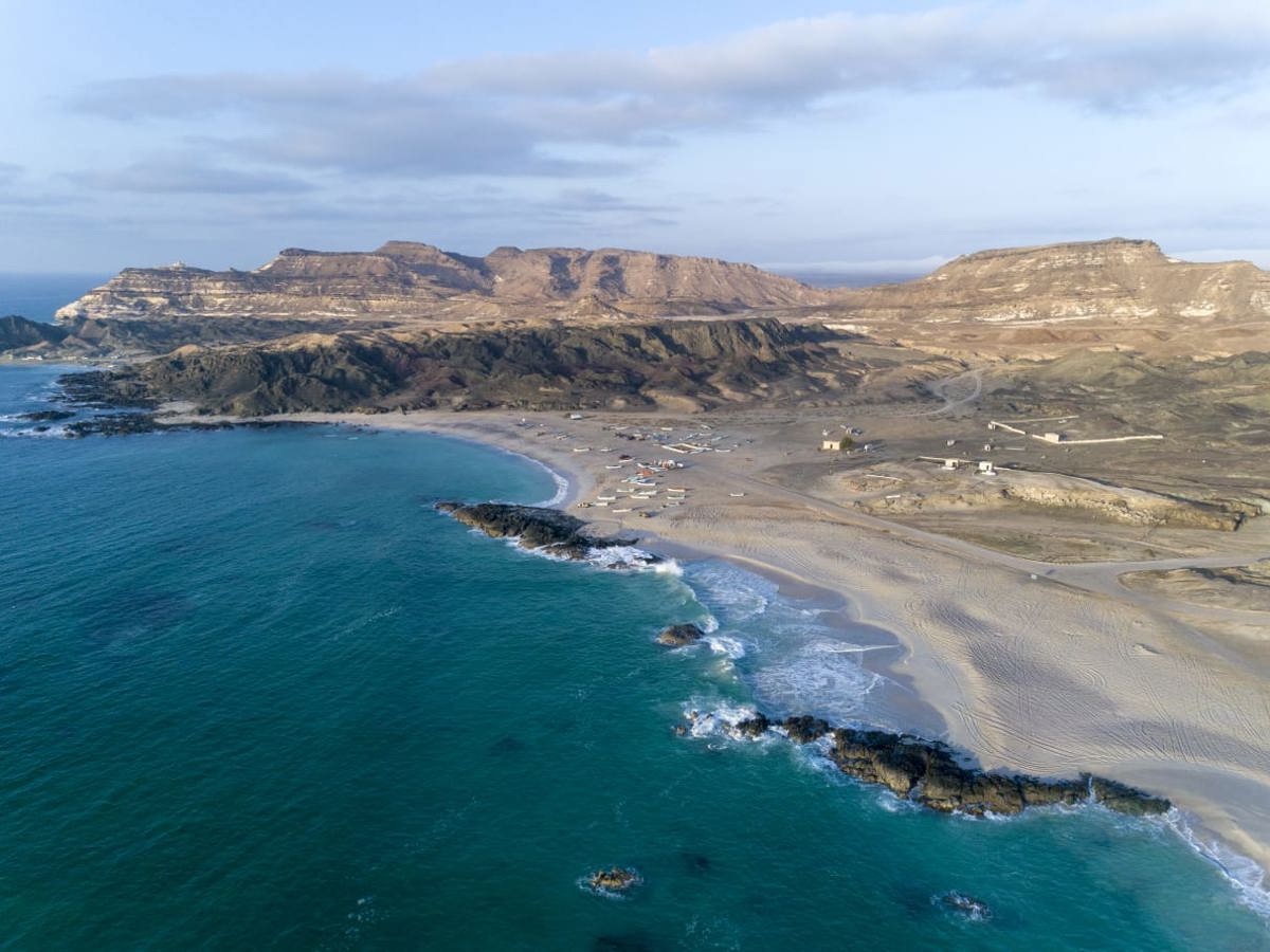 قمم الداخلية، وشواطئ الشرقية، وخريف ظفار، والمرافق السياحية المغلقة ترحب بموسم السياحة الصيفية وتوقعات بتزايد أعداد الزوار — 1