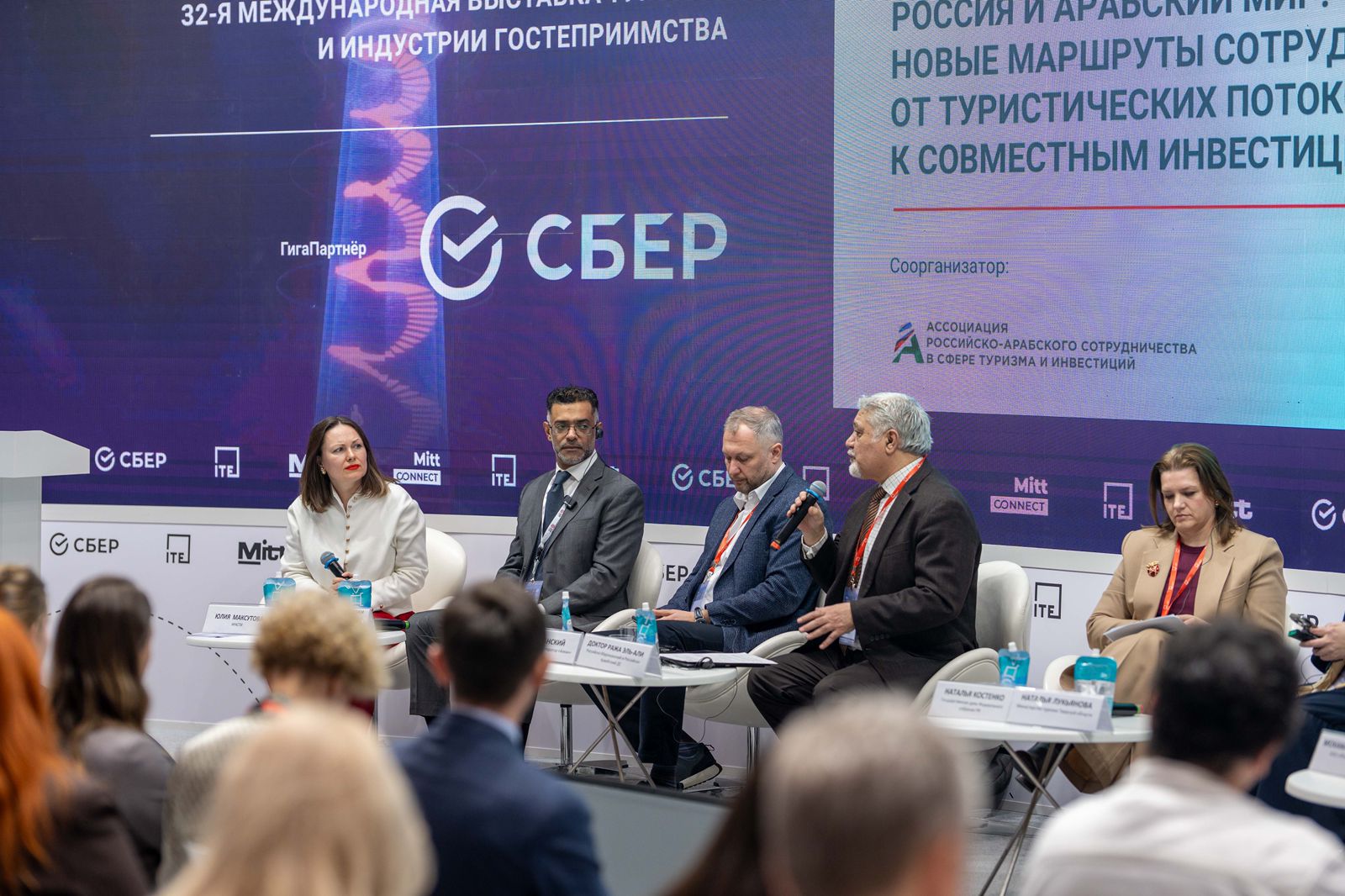 سلطنة عُمان تختتم مشاركتها في MITT موسكو 2026 بسلسلة لقاءات مع شركاء القطاع في السوق الروسي