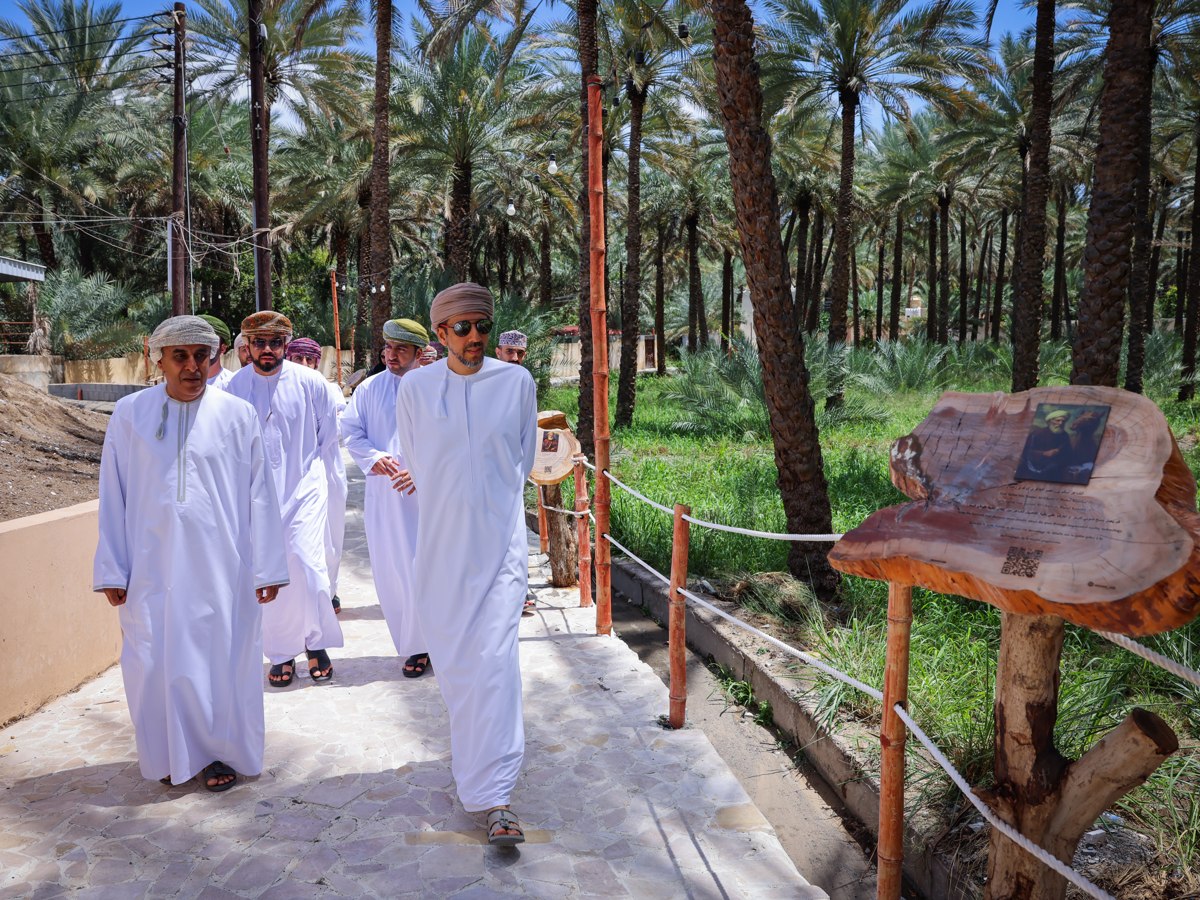 زيارة معالي السيد إبراهيم بن سعيد البوسعيدي وزير التراث والسياحة إلى قرية سرور بولاية سمائل — 1