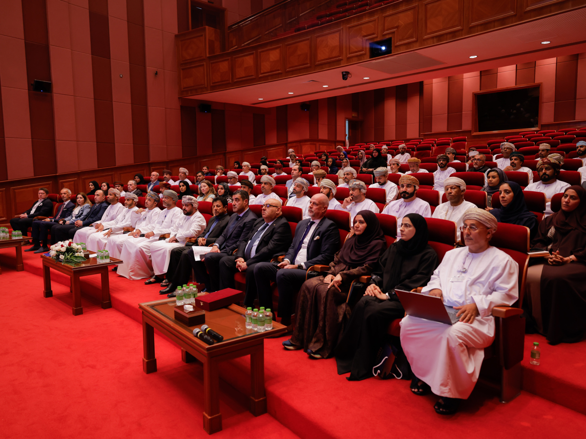 وزارة التراث والسياحة تعقد اجتماع لاستعراض البرنامج الوطني لتدريب وتأهيل القيادات العُمانية في القطاع الفندقي — 1