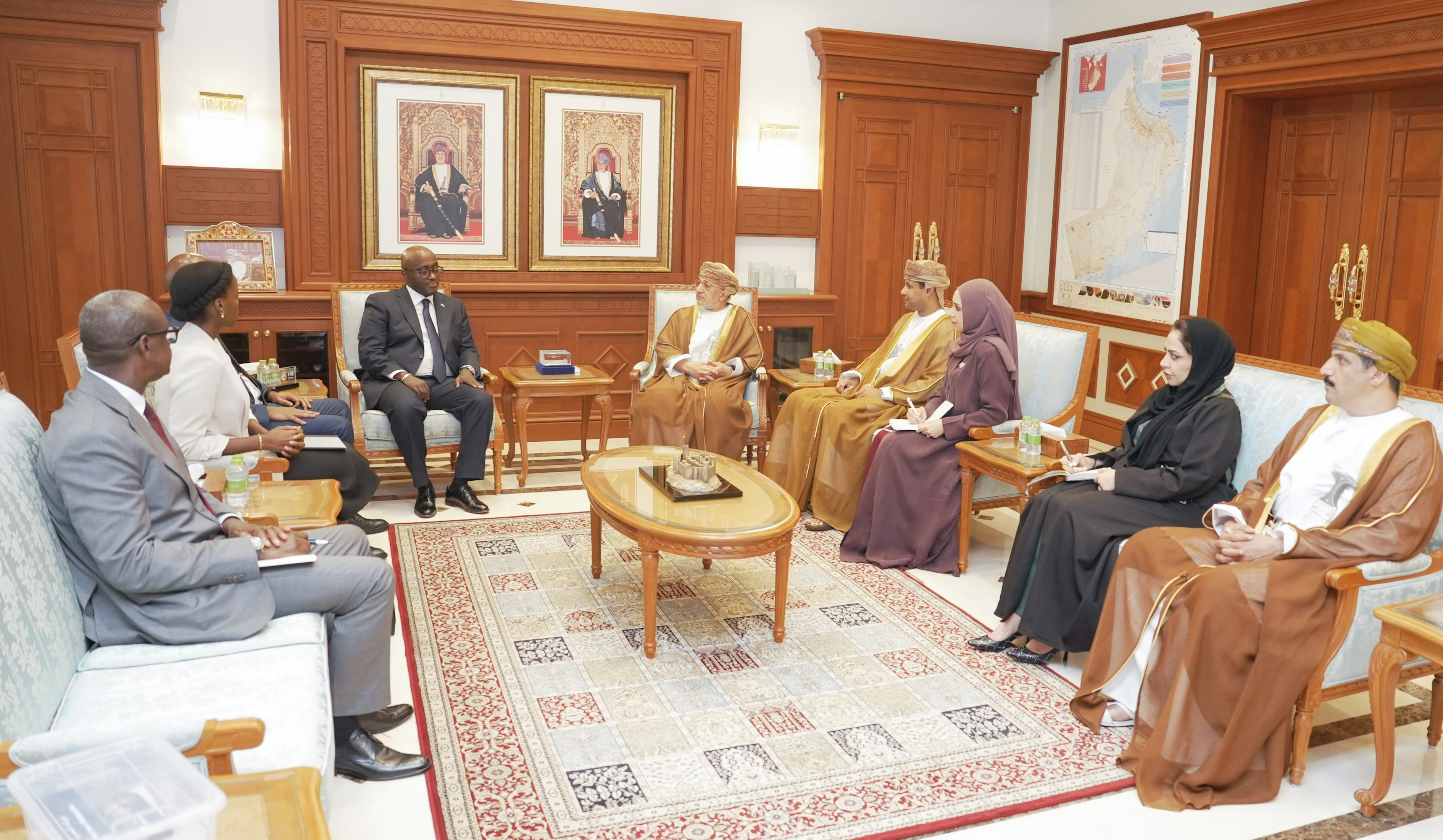 سلطنة عُمان وجمهورية رواندا تبحثان سبل تعزيز التعاون السياحي