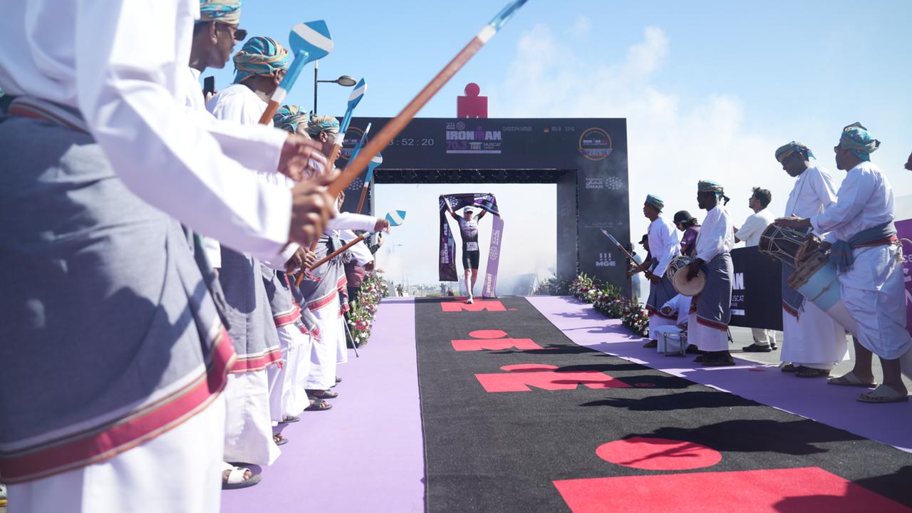 وزارة التراث والسياحة تختتم بطولة الشرق الأوسط «اكتشف عُمان للرجل الحديدي 70.3 – مسقط» بمشاركة دولية واسعة