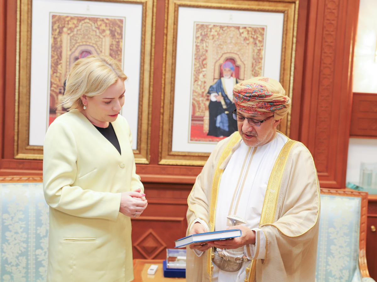 استقبل معالي سالم بن محمد المحروقي، وزير التراث والسياحة بمكتبه صباح اليوم معالي أولغا بوريسوفنا ليبويموفا، وزيرة الثقافة الروسية  — 1
