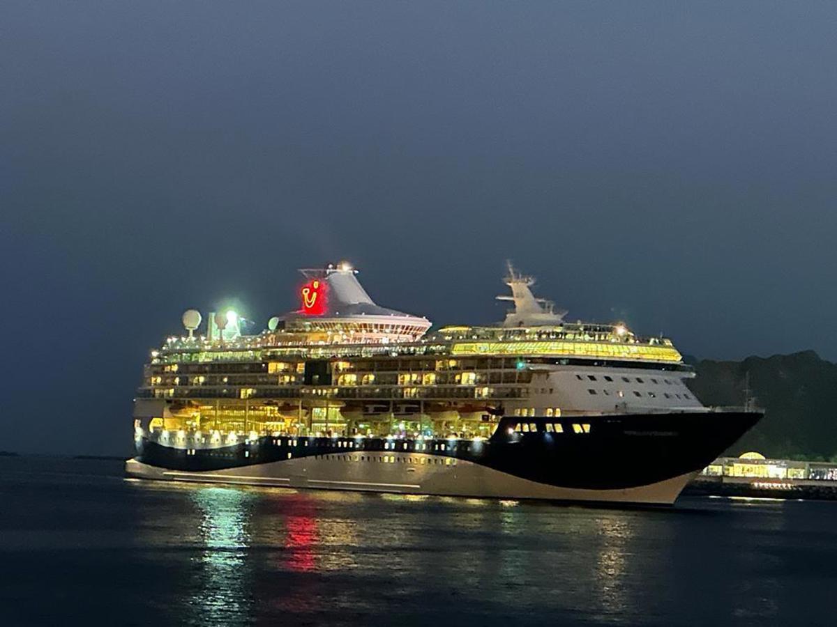 تبادل الركاب لسفينة Marella Discovery عبر مطار مسقط الدولي وميناء السلطان قابوس — 1