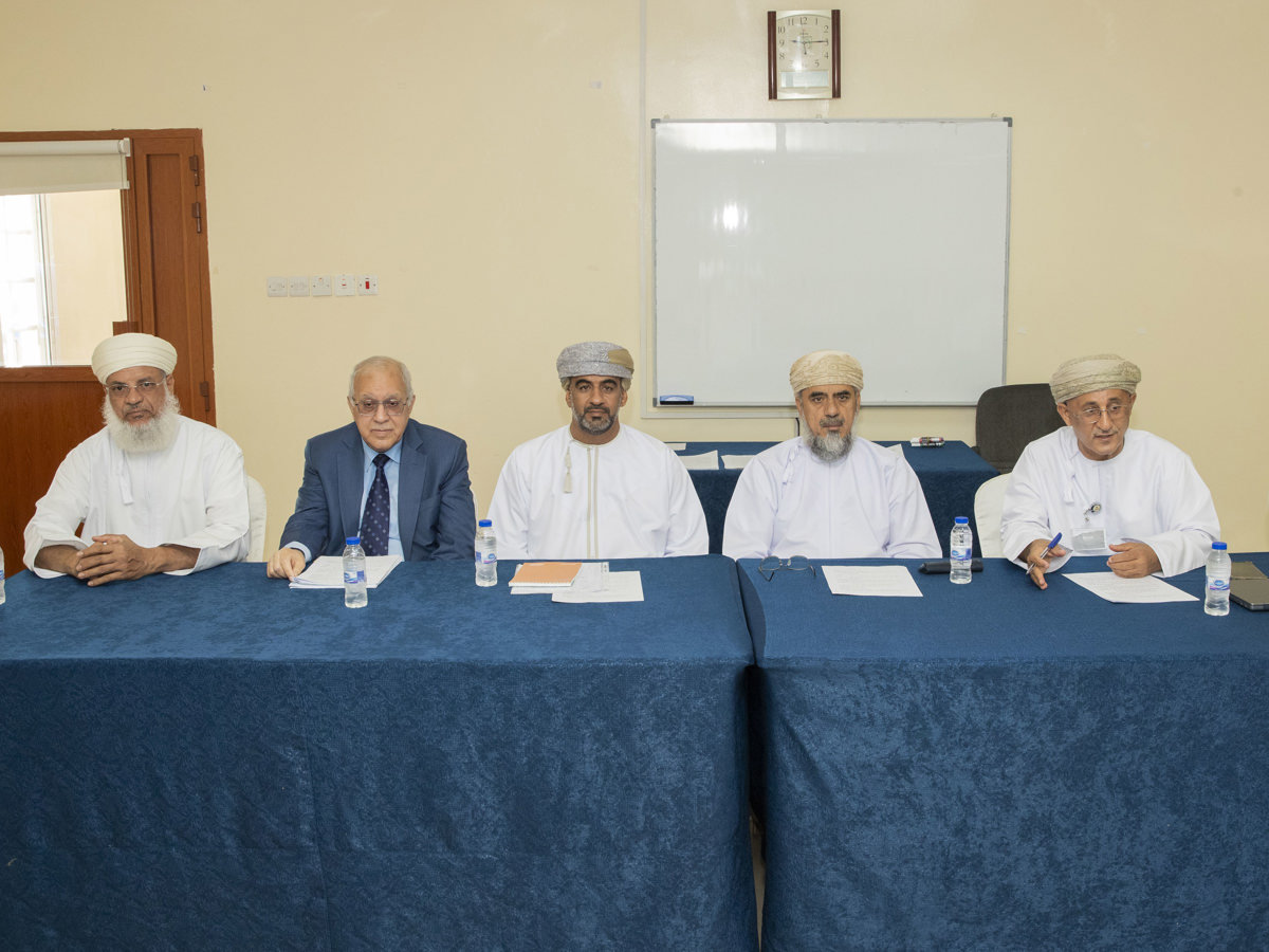 وزارة الثراث والسياحة تنظم برنامج تدريبيا لاستكشاف المدافن وتوثيقها علميا بالتعاون مع جامعة نزوى  — 1