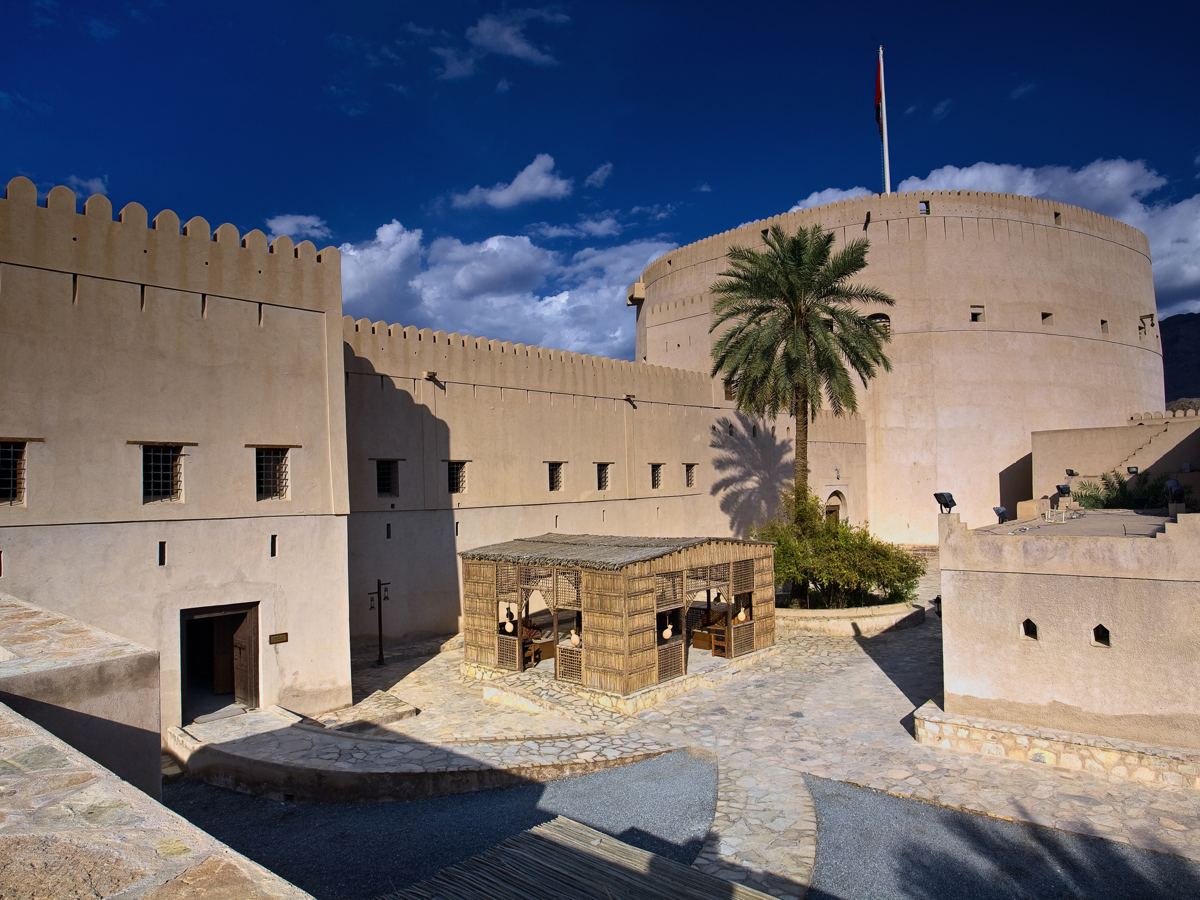 •	تراث سلطنة عُمان يتألق عربيًا: إدراج أربعة معالم تاريخية ضمن السجل العربي للتراث المعماري والعمراني — 1