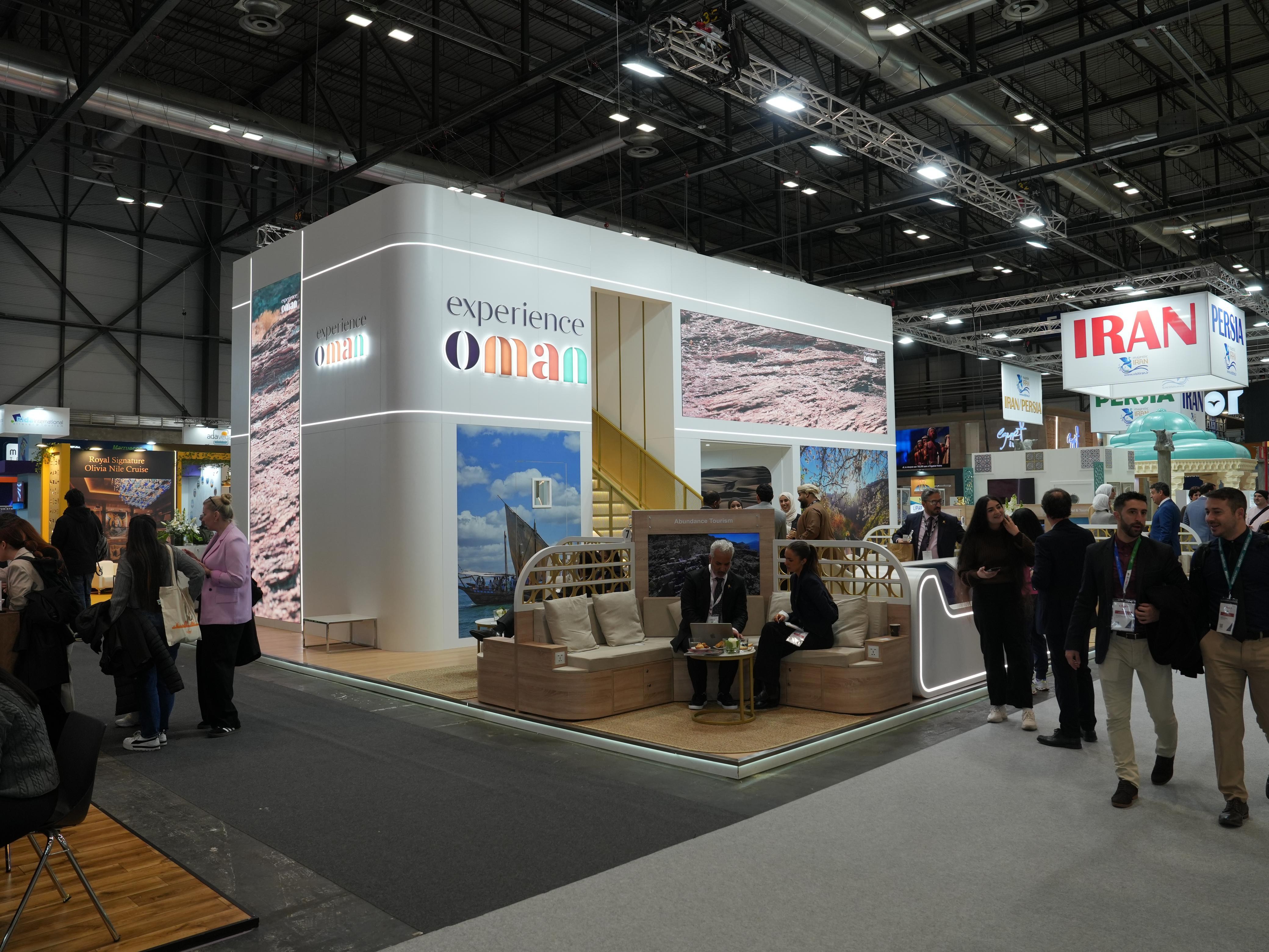 وزارة التراث والسياحة تناقش مستجدات القطاع السياحي في معرض فيتور 2026 بإسبانيا 